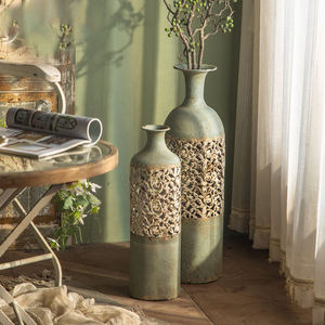 Macetero Metálico Alto de Diseño Retro Personalizado, Tallado y Desgastado - Product Image 2