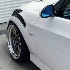 Pièces décoratives personnalisées de sortie d'admission d'air en fibre de carbone véritable pour BMW M3 E92 E93 Ailes de voiture modifiées GT4 RS - Product Image 2