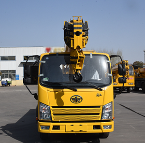 Grúa Móvil Sólida de 5 Toneladas, Marca China Famosa, Nueva, Modelo 2025, con Pluma de 3 Secciones y Componentes Centrales del Motor y Rodamientos, en Venta - Product Image 4