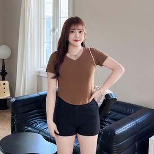 เสื้อยืดคอกว้างแขนสั้นสำหรับผู้หญิง รุ่น Runqi N8719 สีพื้น ผ้าคอตตอนเจอร์ซีย์ ระบายอากาศได้ดี ทรงเข้ารูป มีไซส์พลัส เหมาะสำหรับฤดูร้อน - Product Image 5