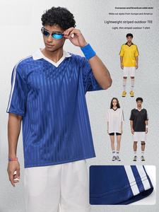 T-<span class=keywords><strong>shirt</strong></span> de football léger à col en V, design Y2K nostalgique à rayures appliquées, <span class=keywords><strong>tee</strong></span>-<span class=keywords><strong>shirt</strong></span> de sport décontracté pour hommes et femmes - Product Image 4