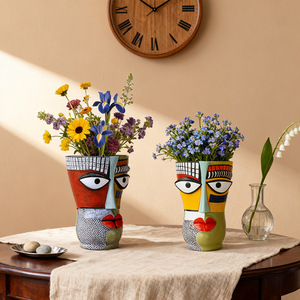 Jarrón de Resina Abstracto, Portaflores Escultural, Centro de Mesa Artístico para Decoración del Hogar - Product Image 1