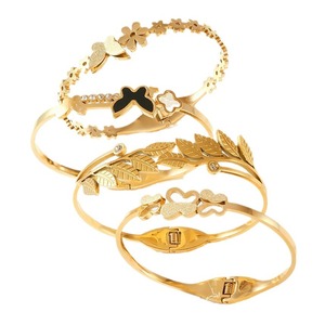 กำไลข้อมือสแตนเลสสตีลชุบทอง 18K PVD ลายใบมะกอก |   กำไลแบบเปิดประดับเพชรซิร์คอน |   ทนทาน ป้องกันอาการแพ้ และกันน้ำ - Product Image 2