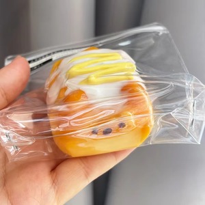Juguete de apretar de PU unisex con diseño de Shiba Inu y queso, de rebote lento, para descompresión y ventilación, con sensación de barro para juego terapéutico - Product Image 3