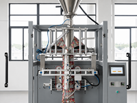 Machine d'emballage automatique complète pour poudre avec mélangeur et alimentateur à vis, machine verticale d'emballage de sacs pour épices et farine en poudre