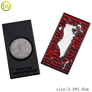 Bonito diseño de moda: Insignia de metal esmaltado para ropa, pin <span class=keywords><strong>con</strong></span> logo, accesorio de vestimenta, etiquetas de aleación metálicas <span class=keywords><strong>con</strong></span> imán. - Product Image 2