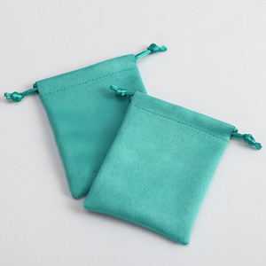 Bolsa de terciopelo con cordón de 8x10 cm para guardar joyas y auriculares, diseño de base plana de gamuza, con posibilidad de imprimir logotipo. - Product Image 5