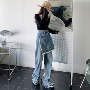 Jean en denim personnalisé pour <span class=keywords><strong>femme</strong></span>, taille haute, <span class=keywords><strong>coupe</strong></span> large, avec superposition jupe portefeuille, ourlet à franges brutes, effet délavé et usé - Product Image 2