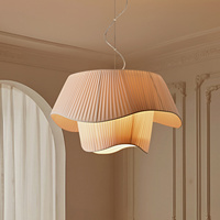 Lustre suspendu LED en tissu plissé superposé Ethereal Bloom, lampe à pétales ondulés, décoration organique moderne pour salle à manger