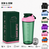 Bouteille shaker en plastique de 20 oz en gros avec boule mélangeuse en acier inoxydable 304, échelle graduée transparente et couvercle à clapet pour poudre protéinée et boissons de sport