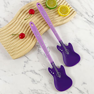 En stock <span class=keywords><strong>Grattoir</strong></span> en silicone créatif monobloc, <span class=keywords><strong>grattoir</strong></span> en forme <span class=keywords><strong>de</strong></span> <span class=keywords><strong>guitare</strong></span>, outil <span class=keywords><strong>de</strong></span> cuisson créatif - Product Image 1