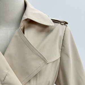 <span class=keywords><strong>Trench</strong></span>-coat <span class=keywords><strong>court</strong></span> <span class=keywords><strong>beige</strong></span> en dentelle pour <span class=keywords><strong>femme</strong></span>, à double boutonnage et revers, style mode, vente en gros d'usine - Meilleures ventes - Product Image 3