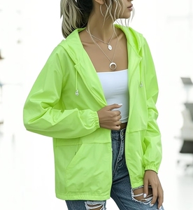 Veste de pluie de randonnée en plein air légère à capuche pour femme - Product Image 3