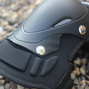 Rodilleras para motocicleta y equipo de protección anticaída para verano, diseñadas especialmente para motociclistas de conducción suave, ideales para uso transfronterizo. - Product Image 4