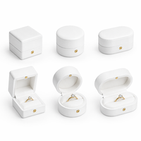 Petite boîte à bijoux magnétique blanche en papier avec coussin en velours, mini emballage pour fiançailles, mariage, demande en mariage, vente en gros