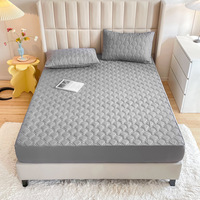 Vente en gros imprimé personnalisé Isolation d'urine pour adulte Couvre-lit tricoté matelassé Protège-matelas imperméable Protecteur à usage domestique