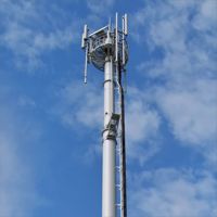 Torre de Comunicación Monopolar de Acero Tubular Autoportante de 30 Metros con Sistema de Cableado Integrado para Cobertura Suburbana 4G