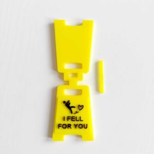 Letrero Decorativo de Escritorio con Diseño Moderno y Simple, Estilo A-frame, para el Día de San Valentín, con la Frase 'I Fell for You' - Product Image 5