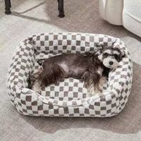 Lit pour chien en peluche douce OEM avec rembourrage en coton PP, fond antidérapant, canapé-lit pour animaux de compagnie chaud et lavable pour chiens et chats