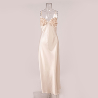 Magnifique robe longue en satin champagne, faite à la main avec des appliques florales, col cœur, robe élégante et soyeuse pour les soirées et les banquets