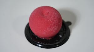 カスタマイズされたリンゴ型のフルーツ入りムースケーキ、在庫あり、冷凍ムースケーキ、パーティー用の赤リンゴケーキ - Product Image 2