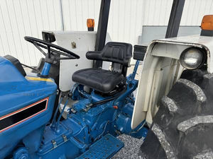 Achetez un <span class=keywords><strong>tracteur</strong></span> à roues d'occasion modèle 4610 de 1986 avec moteur de 55 CV, boîte de vitesses et pompe pour l'agriculture - Product Image 4