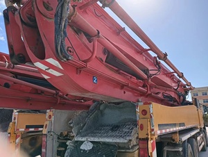 Pompes à béton d'occasion 2018 prêtes à être expédiées - Pompe à béton montée sur camion Zoomlion 59M à quatre essieux - Matériel de bétonnage 59m - Product Image 4