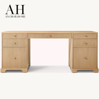 Bureau de rangement exécutif élégant et moderne en chêne clair cannelé à 7 tiroirs avec poignées en laiton et base encastrée pour bureau à domicile, personnalisable OEM