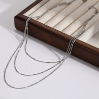 Collier ras du cou à trois couches en acier inoxydable 18K avec paillettes et chaîne fine pour femme, idéal pour anniversaire et fiançailles, inaltérable