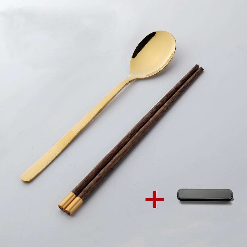 Cuillère et baguettes avec étui