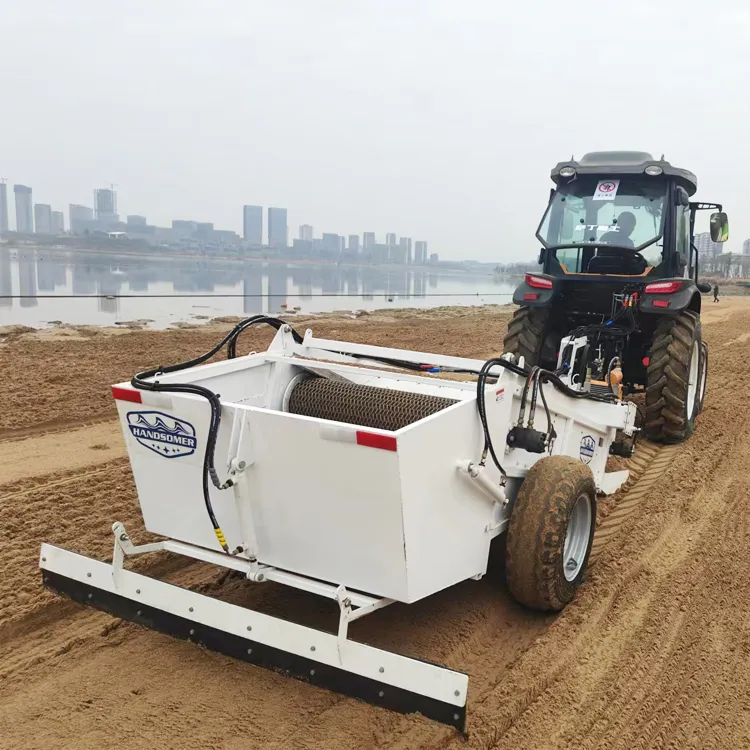 HANDSOMER 1400 해변 청소 기계는 진동 스크린을 사용하여 모래에서 광범위한 파편을 선별합니다.