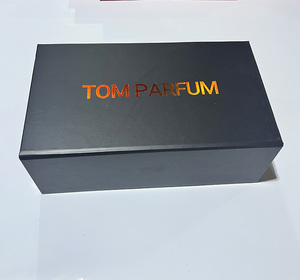 Scatola Regalo Magnetica Personalizzata in Materiali Riciclati, Laminazione Opaca, Fodera in Spugna, Confezione di Lusso in Carta Rigida per Album Matrimoniali - Product Image 1