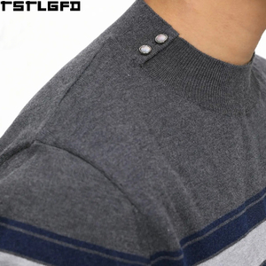 T-shirt en maille à col montant pour homme, coupe et couture, rayures anthracite, col à boutons, manches courtes, vente en gros - Product Image 4