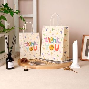 Bolsa de Compras Clásica de Papel Kraft con Diseño Impreso Digital y Flexográfico a Color, Asa Retorcida - Product Image 1