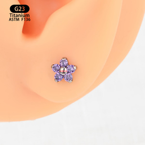 Boucles d'oreilles clous en titane avec zircon incrusté de 5,6 mm pour piercing d'oreille, de lèvre ou de nez - Product Image 2