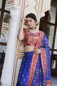 Lehenga festif brodé lourd avec chemisier élégant et vêtements de mariage indien de créateur de Dupatta Lehenga Choli pour la tenue de fête - Product Image 3