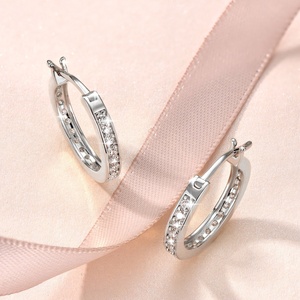 Joyería de Moda al por Mayor, Aros de Cobre Ecológicos Chapados en Oro, Joyería Coreana, Aros de Moissanita VVS GRA de 2.5MM para Uso Diario - Product Image 2