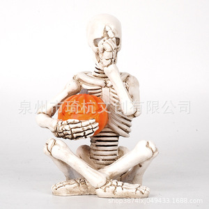 Décoration de table intérieure en résine, squelette d'Halloween tenant une citrouille, pour fête à la maison, cadeau - Product Image 5