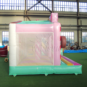 Château gonflable WINSUN Candy avec toboggan, design beignet et sucette, pour fêtes d'enfants, location, usage commercial extérieur - Product Image 2