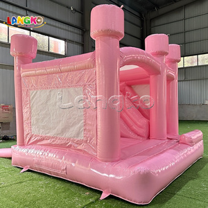 Château gonflable rose brillant avec toboggan pour enfants, idéal pour les fêtes d'anniversaire des filles dans le jardin - Product Image 4