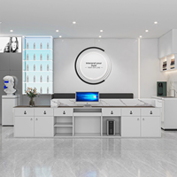 Comptoir de bar en bois moderne minimaliste pour réception d'entreprise et bureau de vente pour information dans le hall de l'hôtel et bureau de caissier de salon de beauté