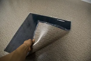 Fabriqué en Chine de luxe autocollant de sol en vinyle imperméable de haute qualité peler et coller les carreaux de sol en PVC LVT