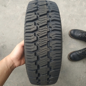 Pneu Nexen 5.00R12 LT avec 12PR, design <span class=keywords><strong>à</strong></span> bande de roulement profonde, pneu commercial haute performance pour mini-bus, idéal pour le transport rural et les transports publics - Product Image 2