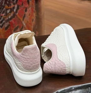 Chaussures de sport de luxe pour femmes et hommes, élégantes et de haute qualité, avec empeigne en cuir de vachette et semelle intermédiaire en PVC - Product Image 2