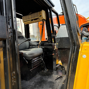 Bulldozer sur chenilles Caterpillar D7G, moteur jaune, équipement de construction lourd - Product Image 4
