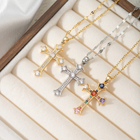 Collier Pendentif Croix Dorée Éblouissante et Glamour avec Zircon Cubique Taillé, Pavé de Zircons Scintillants, Chaîne Polie, Bijou Femme, Idéal Cadeau