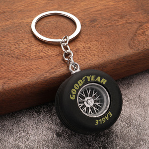 Llavero de Neumático de <span class=keywords><strong>Coche</strong></span> Miniatura 3D, Colgante de Llanta de PVC de Goma Blanda, Adorno para Bolsa, Regalo para Entusiastas de los Coches, Venta al por Mayor - Product Image 3