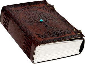 Diario de Cuero Hecho a Mano de 600 Páginas con Cubierta Grabada con Sol y Luna y Hermoso Detalle de Piedra Azul, Cuaderno para Escribir - Product Image 1