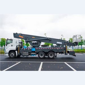 Nouveau camion de travail aérien télescopique diesel ISUZU GIGA 25m/32m/36m/45m/65m pour les opérations en haute altitude - Product Image 3