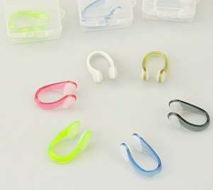Clip de Nariz de silicona suave de tamaño pequeño para adultos y niños Paquete individual para deportes acuáticos para nadar - Product Image 2